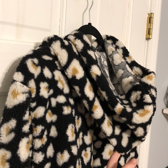 Cheetah Sherpa hoodie - Picture 3 of 3